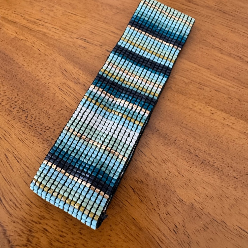 Ink & Alloy Ocean Hues Beaded Bracelet